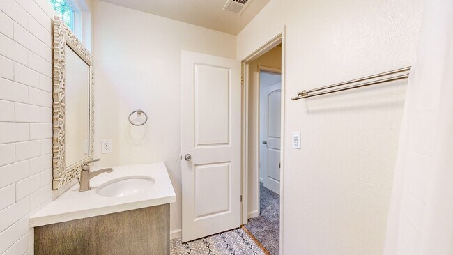 Building Photo - 360 Manka Cir