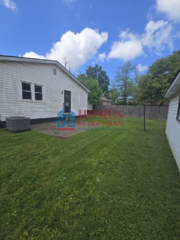 Building Photo - Two Bedroom House | Detached Garage