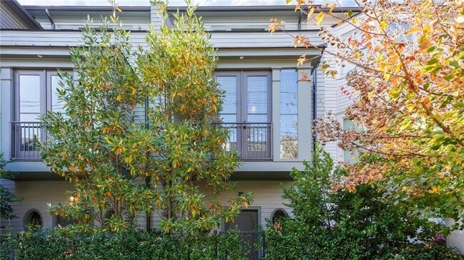 Building Photo - 689 Fraser St SE