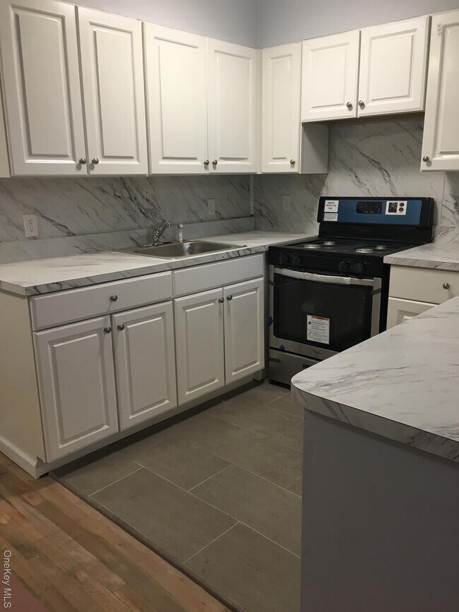 Building Photo - 44 S Bleeker St