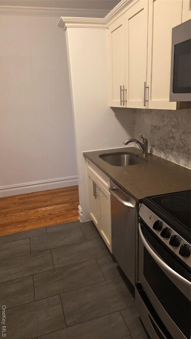 Building Photo - 3 Main St