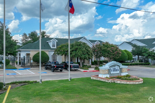 Building Photo - Villas Of Greenville