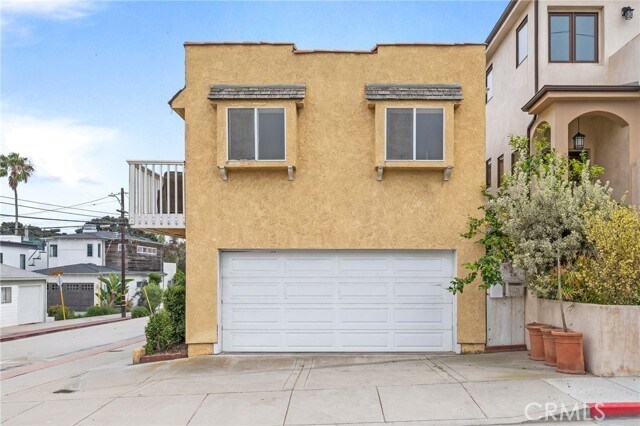 Building Photo - 358 28th St