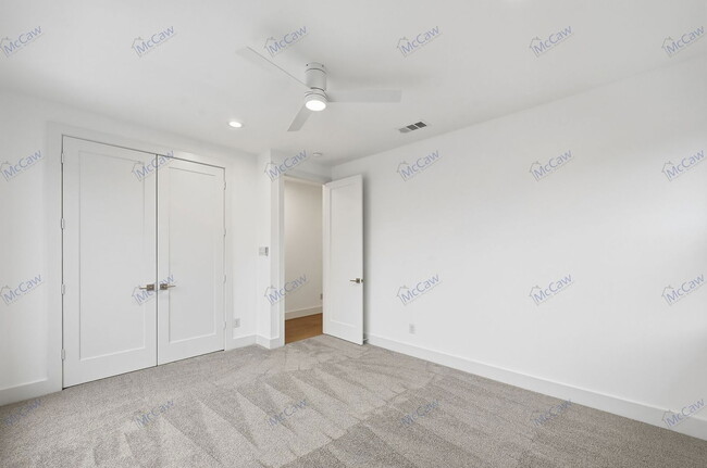 Building Photo - 5633 Side Ave