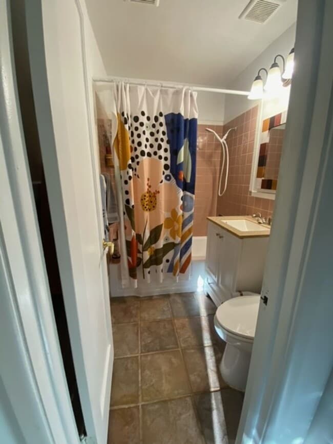 Building Photo - Gorgeous 4 bed/2 Bath home for rent $500 O...