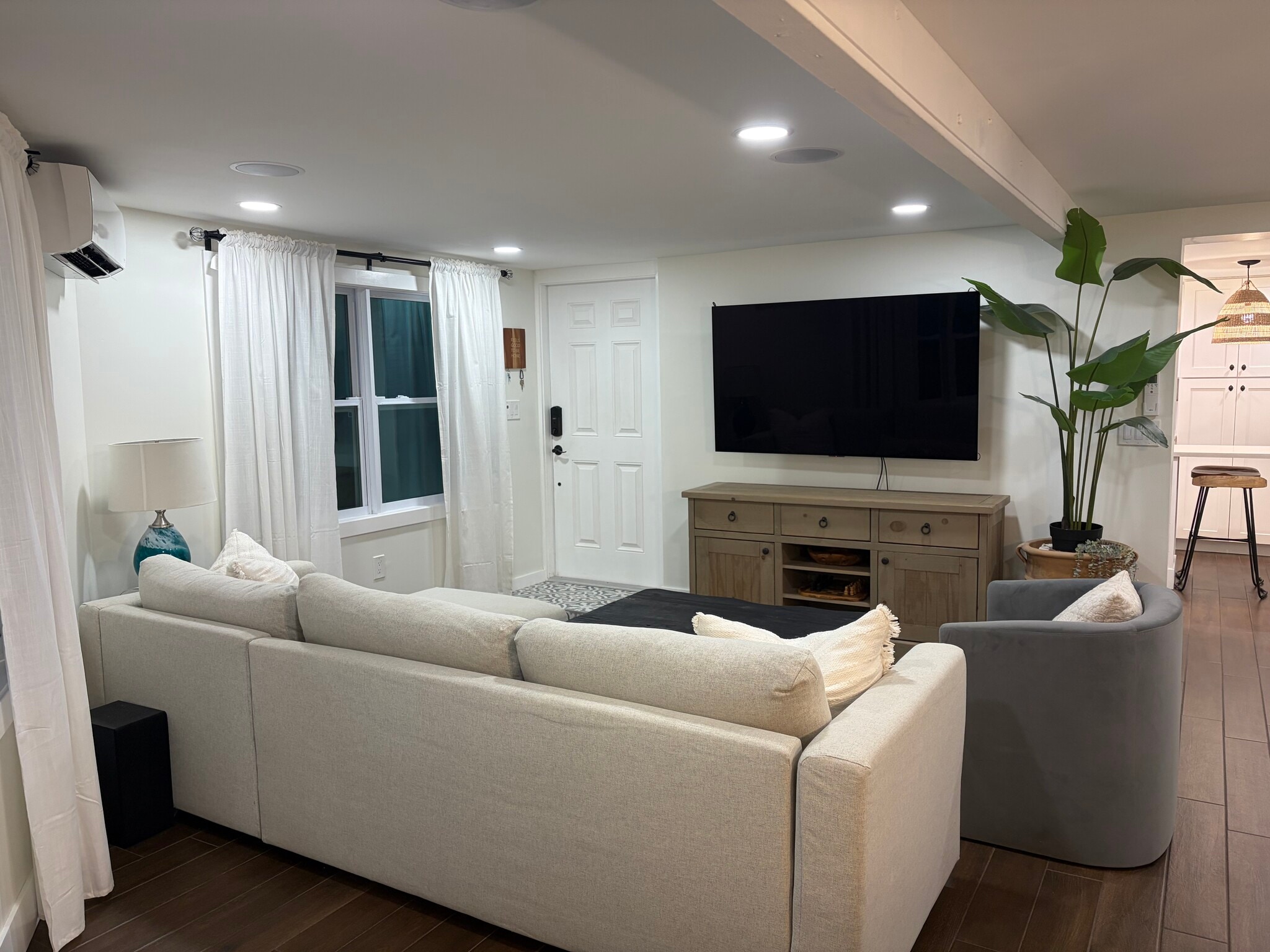 Living room - 508 28th Street Ocean