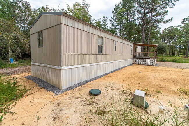 Building Photo - "Charming 2-Bed, 2-Bath Mobile Home Retrea...