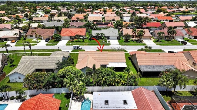 Building Photo - 9654 Sun Pointe Dr