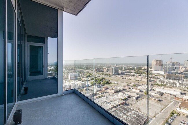 Building Photo - 2 Bedroom Luxury Condo w/ Exquisite Design and World-class Service