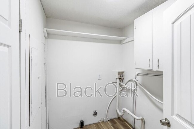 Building Photo - 1803 E Market St