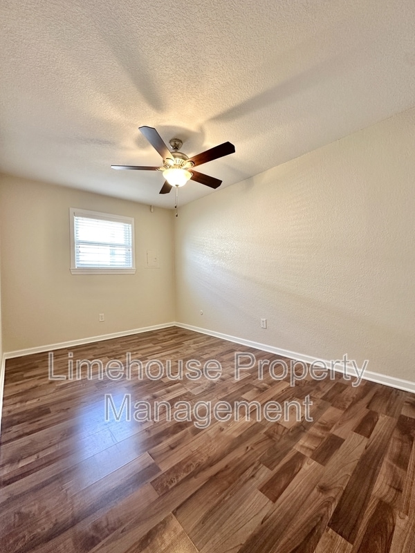 Building Photo - 909 Leisure Square