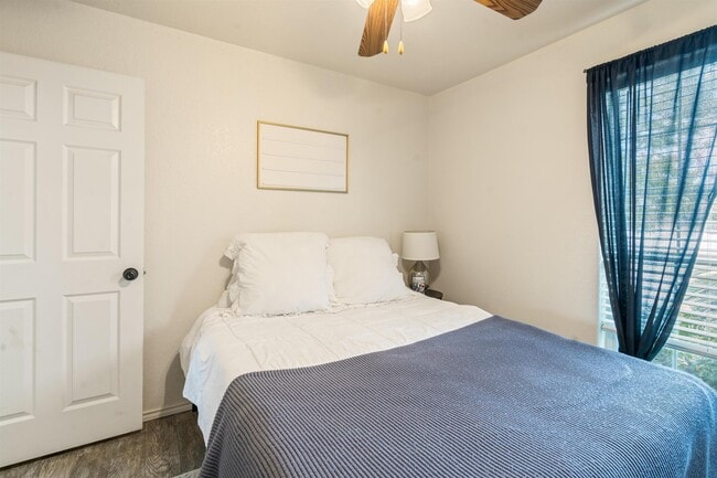 Building Photo - 208 Ramon Cardenas Dr