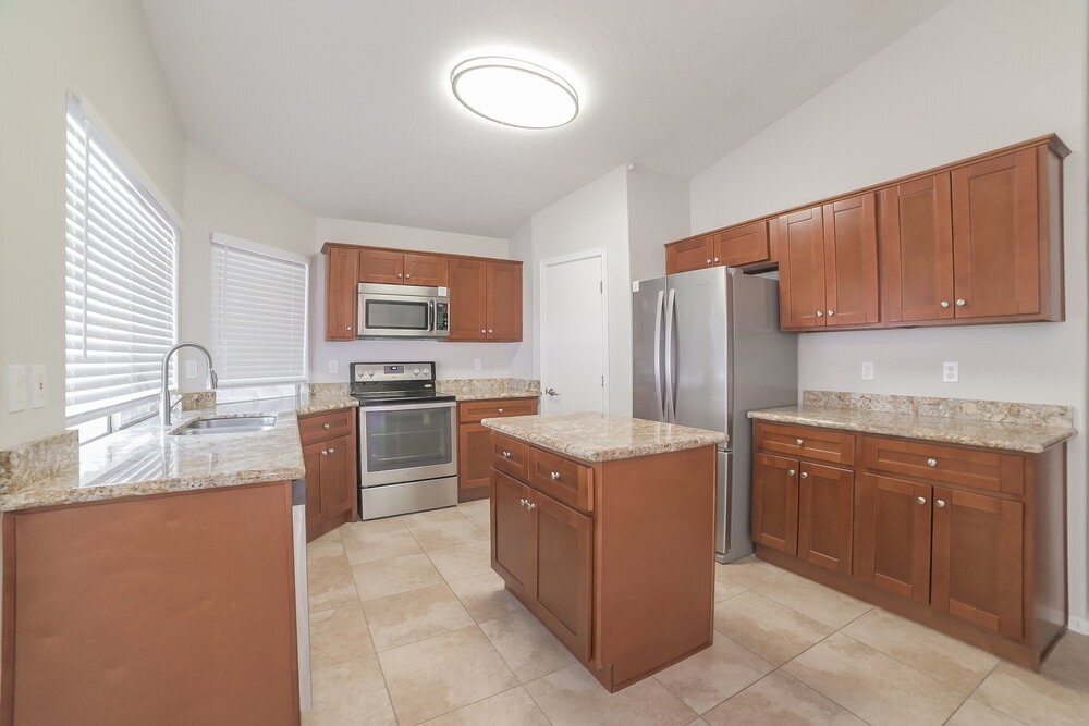 Building Photo - 323 N Ocean Dr