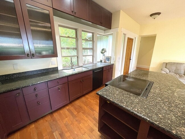 Building Photo - 240 Aulii Dr