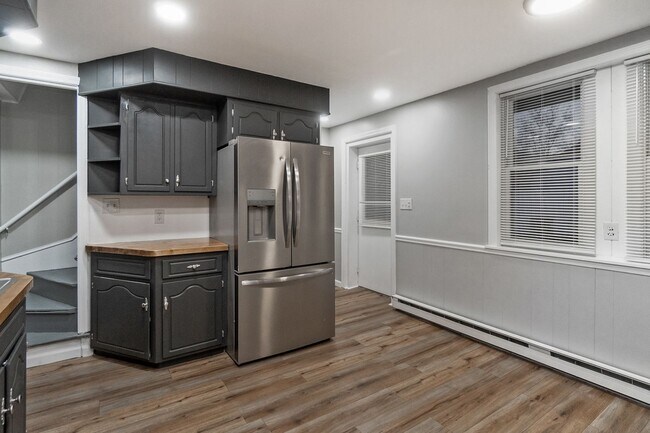 Building Photo - 137-139 Main St