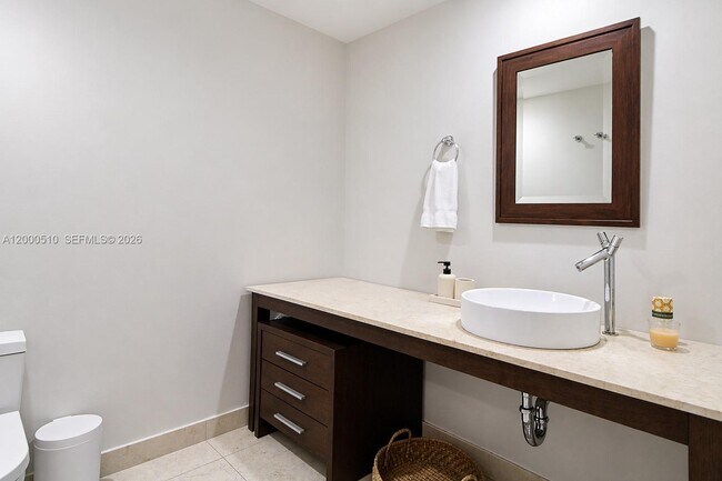 Building Photo - 465 Brickell Ave