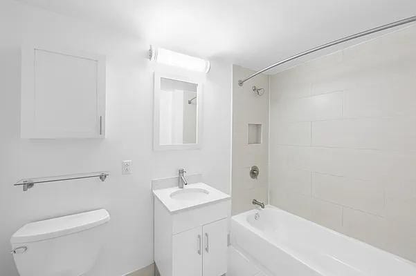 Building Photo - 333 E 91st St