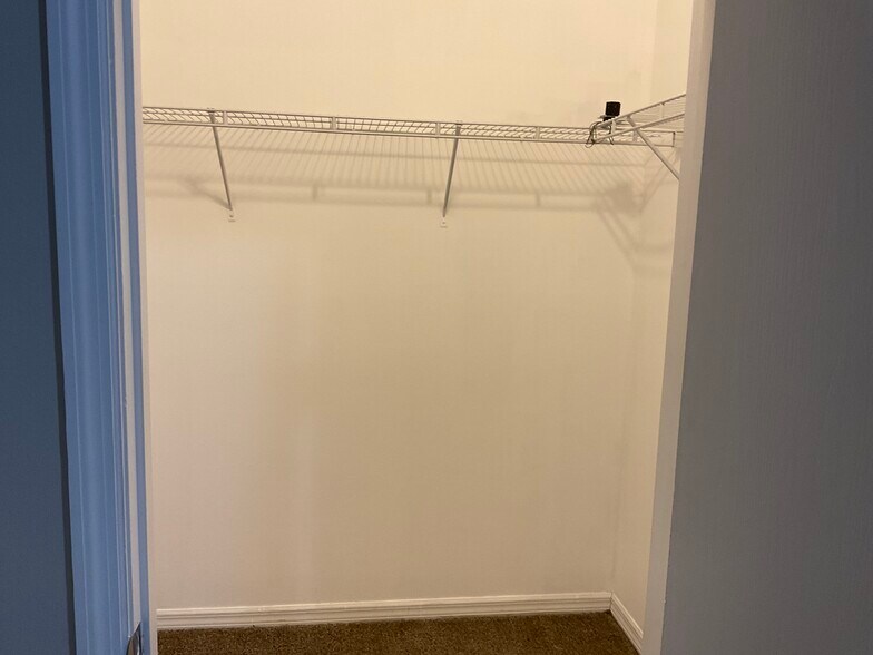 Walk in closet - 11253 Running Pine Dr