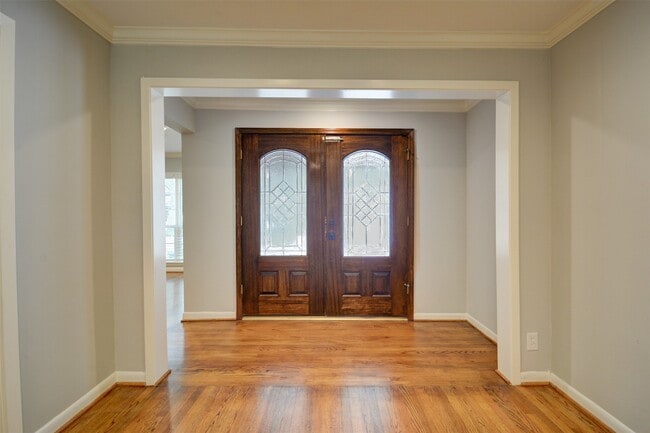 Building Photo - 5604 Whitehaven St