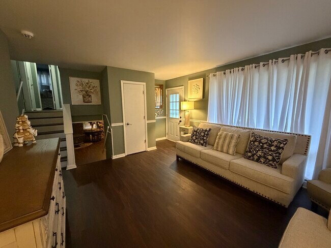 Building Photo - 202 Hickory Rd