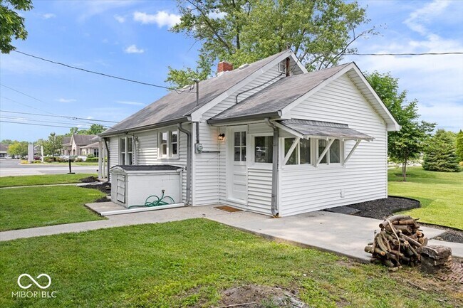 Building Photo - 606 E County Line Rd