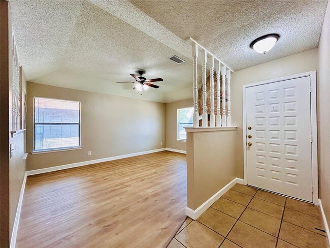Building Photo - 12300 Deer Falls Dr