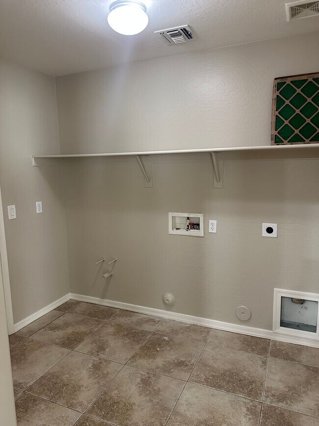 Building Photo - Skyline Ranch home