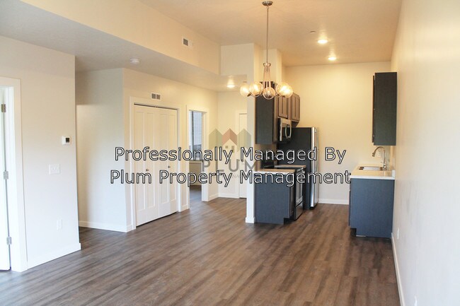 Building Photo - 205 Hickory St