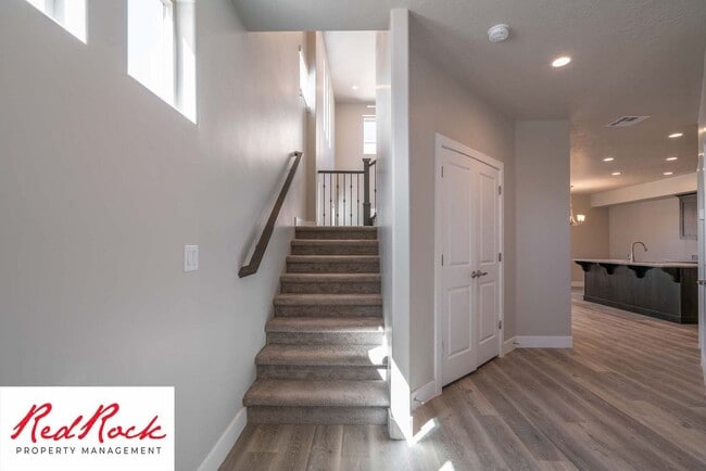 Building Photo - 3 Bedroom Hurricane Townhome With Scenic Views