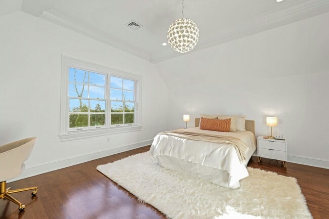 Building Photo - 373 Hardenburgh Ave