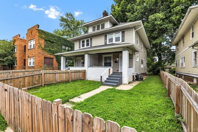 Building Photo - 3628 Birchwood Ave