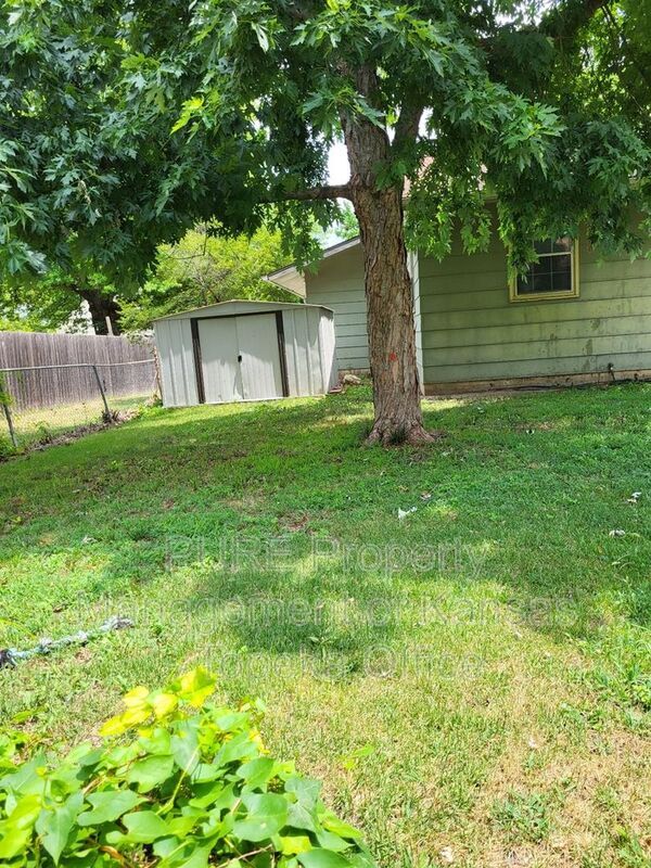 Building Photo - 3323 SW Arrowhead Rd