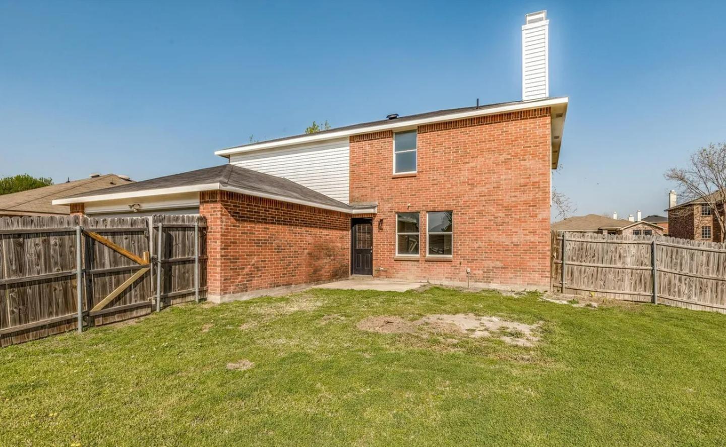 Building Photo - Comfortable Lancaster living with space to relax and entertain