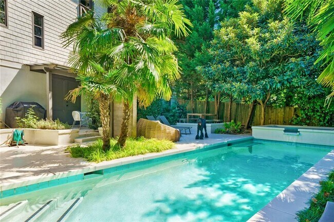 Building Photo - 868 Rosedale Rd NE