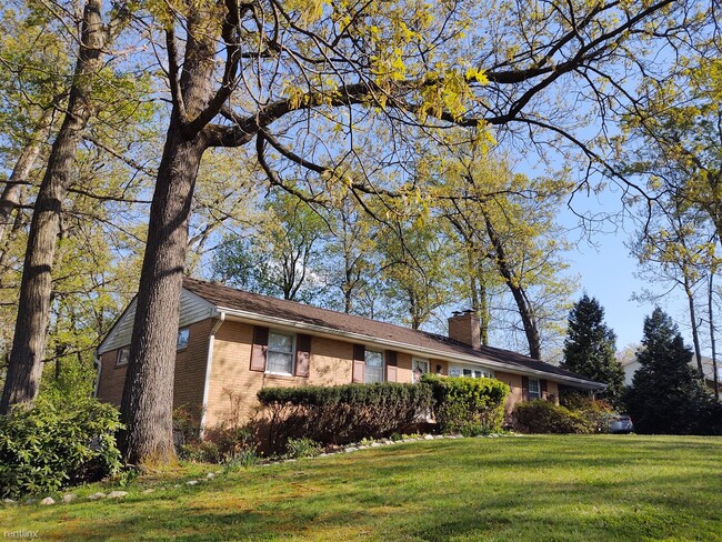 Building Photo - 4 br, 2.5 bath House - 16001 Kerr Road