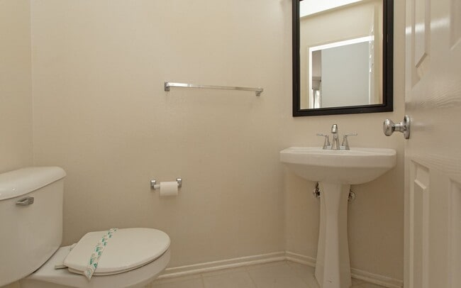 Building Photo - Spacious Home within the Legends Community...