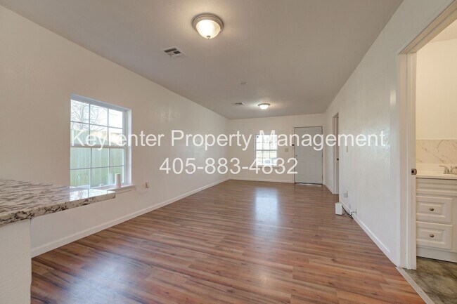 Building Photo - 2709 N Fonshill Ave