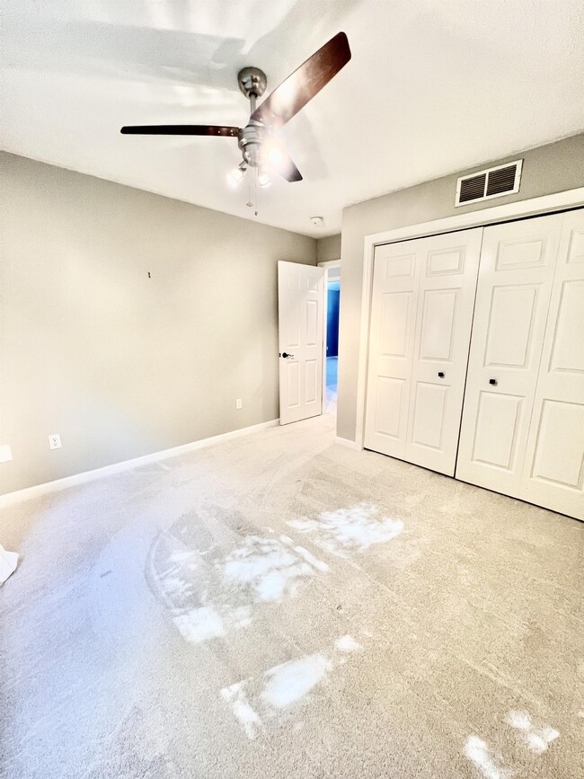 Building Photo - 229 Palisades Dr