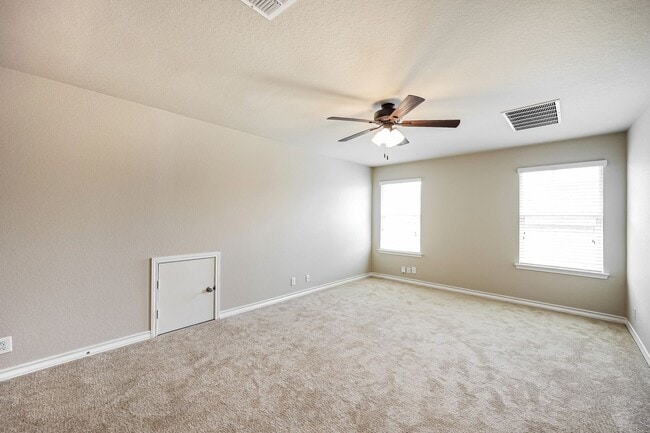 Building Photo - 5 BR/3.5BA | Newly Renovated Single Family Home | 1-Car Garage Parking | Fenced Backyard!