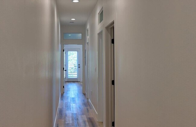 Building Photo - 4537 St Elmo Dr