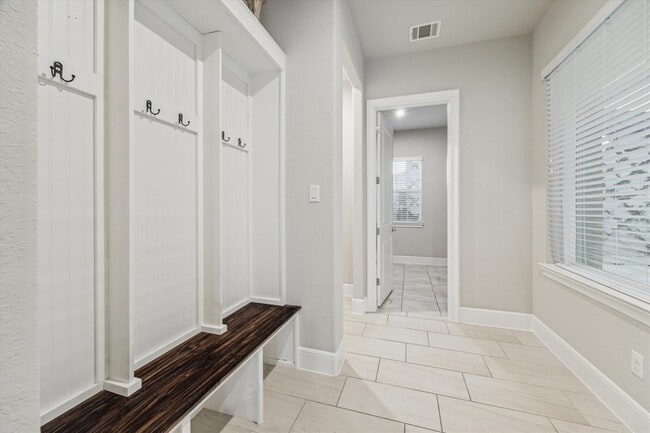 Building Photo - 3954 Kelley Pond Dr