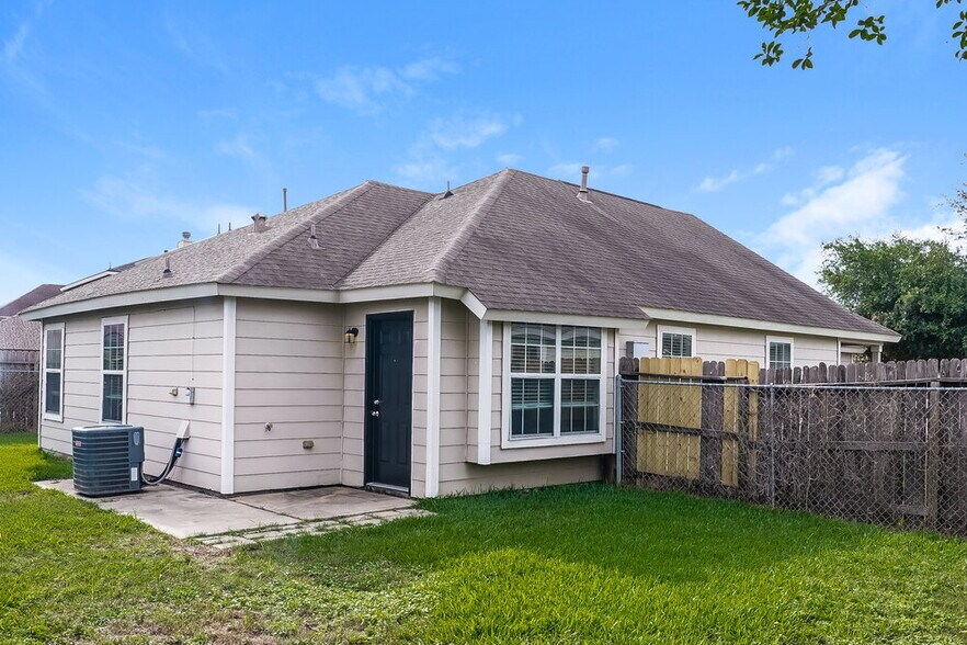 Building Photo - 20619 Tayman Oaks Dr