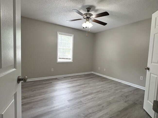 Building Photo - 105 Lonesome Wind Way