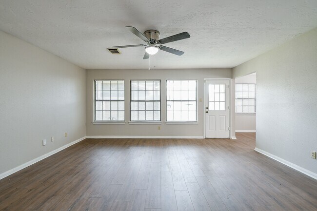 Building Photo - 3423 Berry Grove Dr