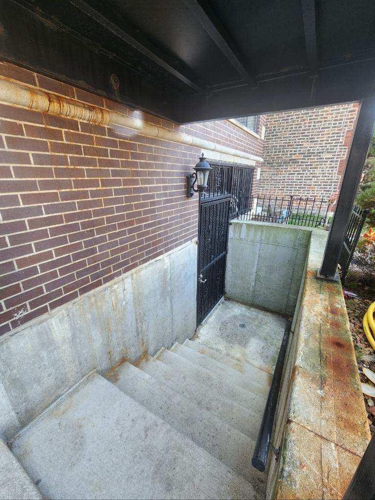Building Photo - 1451 N Hamlin Ave
