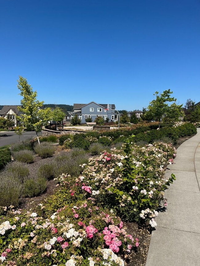 Building Photo - Beautiful Newer Townhome in Tigard