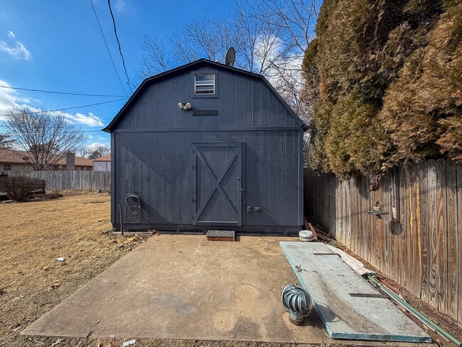 Building Photo - 1518 Cinderella Ave