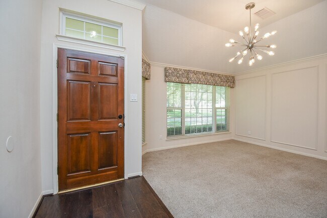 Building Photo - 807 Hyacinth Pl