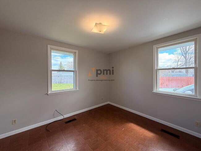 Building Photo - 3003 Oakdale Ave