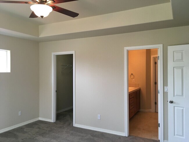 Building Photo - Gorgeous River Canyon Community Home!